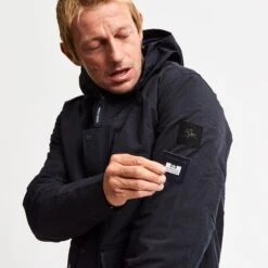 Weekend Offender LG Signature Jacket Navy -Warm Knit Wear Sales LG COLLECTION JKAW20 63 NAVY MODEL 2 9ea3d7c9 abf8 4797 9e8d fa956cfa35f9