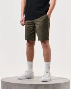 Weekend Offender Ivan Chino Shorts Castle Green 9 Weekend Offender Ivan Chino Shorts Castle Green -Warm Knit Wear Sales STSS24 IVAN CASTLE GREEN 6379 MODEL