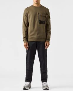 Weekend Offender Adiel Mesh Pocket Sweatshirt Dark Green 10 Weekend Offender Adiel Mesh Pocket Sweatshirt Dark Green -Warm Knit Wear Sales SWAW2316 ADIEL DARK GREEN 0686 MODEL