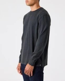Weekend Offender Freetown Long Sleeve T-Shirt Anthracite -Warm Knit Wear Sales TS AW22 07 FREETOWN ANTHRACITE MODEL 2038