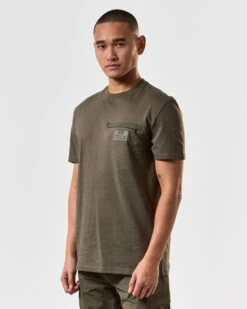 Weekend Offender Koekohe T-Shirt Castle Green -Warm Knit Wear Sales TSSS2414 KOEKOHE CASTLE GREEN 4254 MODEL