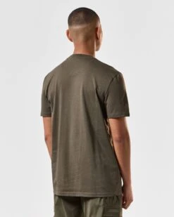 Weekend Offender Koekohe T-Shirt Castle Green -Warm Knit Wear Sales TSSS2414 KOEKOHE CASTLE GREEN 4257 MODEL